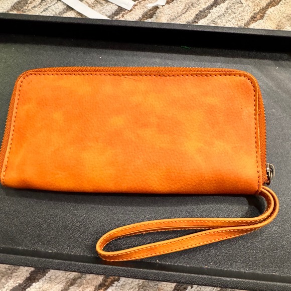 Free People Vegan Orange Faux Leather Zip Around Wristlet Wallet Clutch Studded - Picture 6 of 8